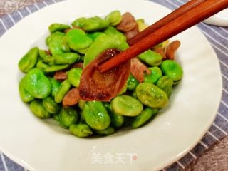 立夏前后时令美食～蚕豆炒腊肠的做法步骤：8