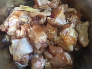 鲍鱼花螺鸡煲的做法步骤：1