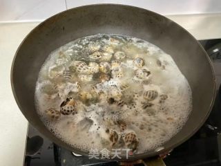 鲍鱼花螺鸡煲的做法步骤：3