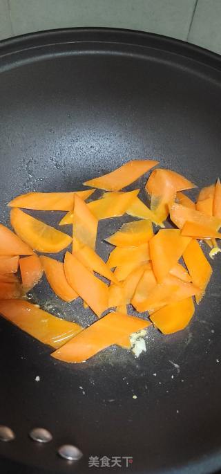 胡萝卜鸡蛋炒上海青的做法步骤：4
