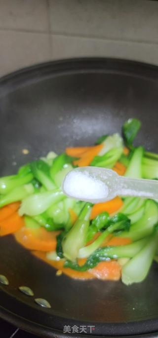 胡萝卜鸡蛋炒上海青的做法步骤：7
