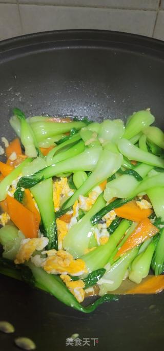 胡萝卜鸡蛋炒上海青的做法步骤：8