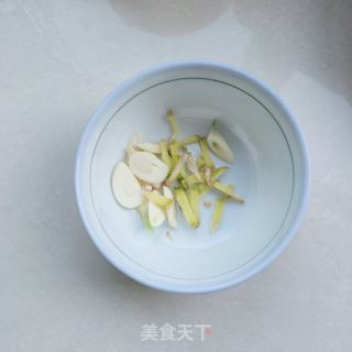蒜薹炒肉的做法步骤：3