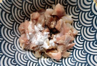 蒜苔木耳炒鸡腿肉的做法步骤：5