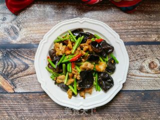 蒜苔木耳炒鸡腿肉的做法步骤：13