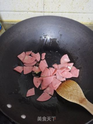 洋白菜炒火腿的做法步骤：2
