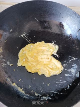 蟹味菇滑蛋的做法步骤：4