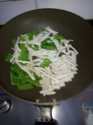 荷兰豆炒白玉菇的做法步骤：6