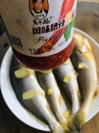 剁辣椒豆豉蒸小黄花的做法步骤：3