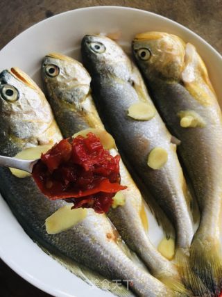 剁辣椒豆豉蒸小黄花的做法步骤：4