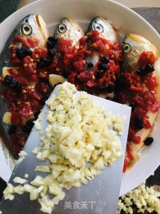 剁辣椒豆豉蒸小黄花的做法步骤：7