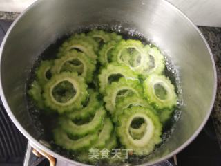 鹌鹑蛋苦瓜盏的做法步骤：4