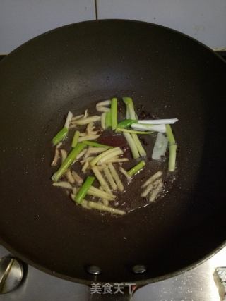 红烧鲅鱼的做法步骤：3