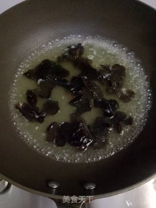 荷兰豆拌木耳的做法步骤：3