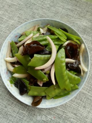 洋葱木耳拌荷兰豆的做法步骤：7