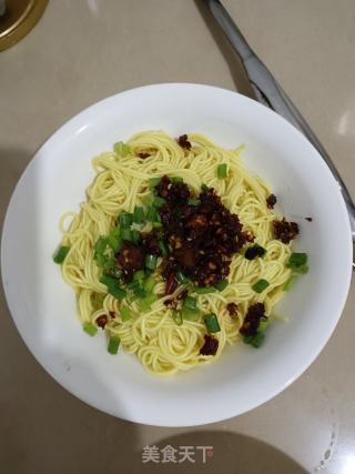 简单的葱油拌面的做法步骤：3