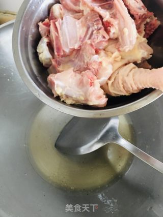 鸡肉土豆炒蒜苔的做法步骤：5