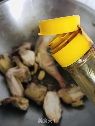 鸡肉土豆炒蒜苔的做法步骤：6