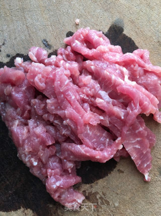 黄花菜肉丝汤的做法步骤：2