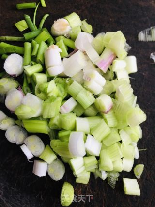 黄花菜肉丝汤的做法步骤：4