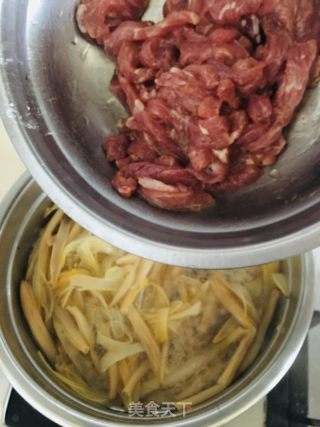 黄花菜肉丝汤的做法步骤：6