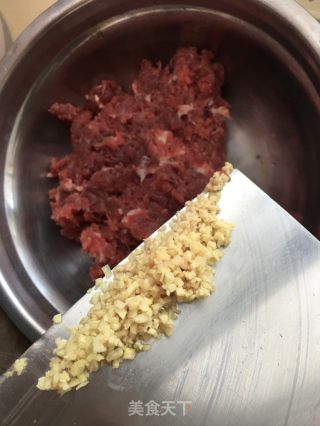 黑胡椒牛肉饼的做法步骤：3