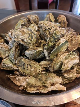 香辣蒜蓉生蚝的做法步骤：1