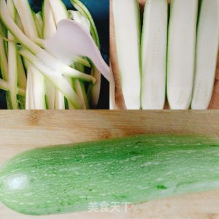 素炒西葫芦的做法步骤：1