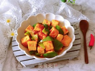 番茄青椒炒豆腐的做法