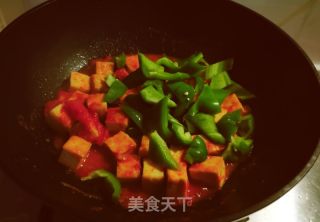 番茄青椒炒豆腐的做法步骤：9