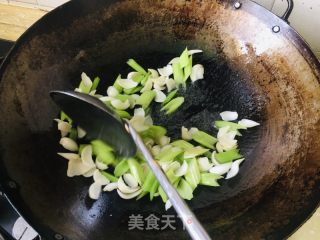 西芹炒百合的做法步骤：7