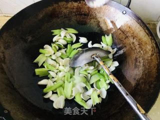 西芹炒百合的做法步骤：10