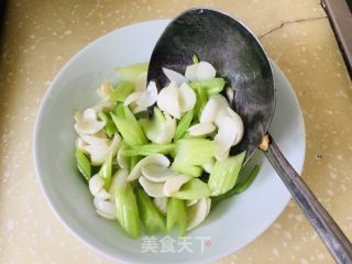 西芹炒百合的做法步骤：13