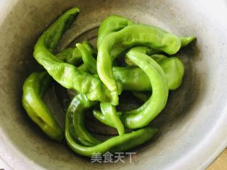辣椒炒肉片的做法步骤：1