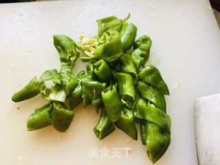 辣椒炒肉片的做法步骤：2