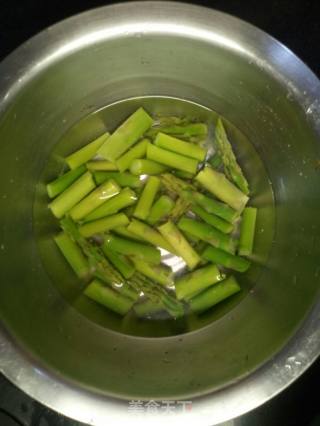 油泼芦笋的做法步骤：3