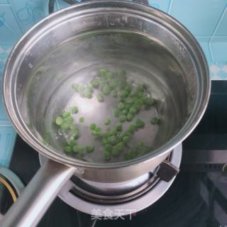 豌豆炒鸡蛋的做法步骤：2