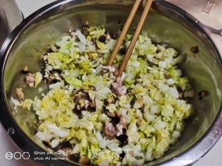 白菜肉末香菇生煎包的做法步骤：5