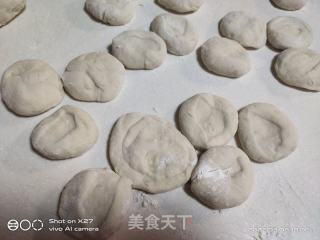 白菜肉末香菇生煎包的做法步骤：8