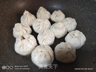 白菜肉末香菇生煎包的做法步骤：12