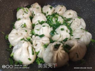 白菜肉末香菇生煎包的做法步骤：17