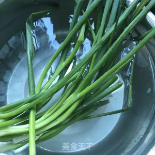 香葱炒蛋的做法步骤：1