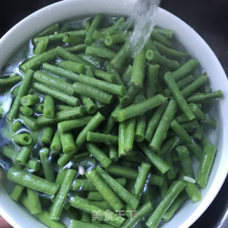 油泼豇豆的做法步骤：4