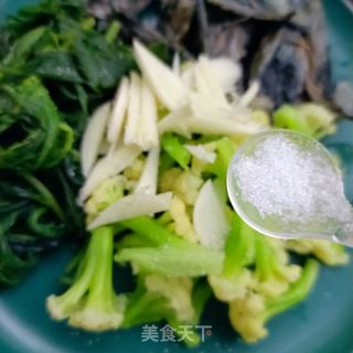 菜花小蓟拌乌鸡的做法步骤：12