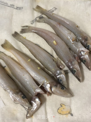 煎沙钻鱼的做法步骤：2