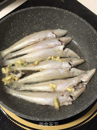煎沙钻鱼的做法步骤：3