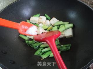 虎皮青瓜炒豆腐的做法步骤：9