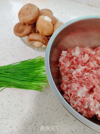 香菇猪肉馅饺子的做法步骤：2