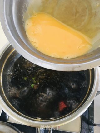 西红柿紫菜蛋花汤的做法步骤：7