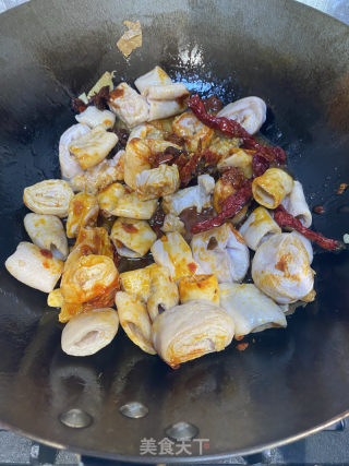 重庆酸菜红烧肉肥肠的做法步骤：7